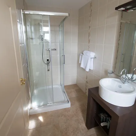 Connemara Lake Hotel