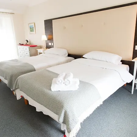 Hotel Connemara Lake